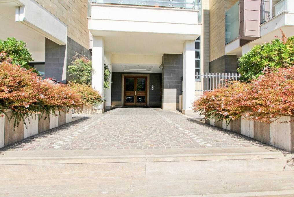 Cozy Terrace Apt Close To Eataly And Metro Piramide ローマ エクステリア 写真